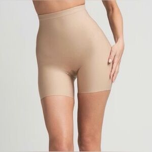 SKIMS Body MID RISE SHORT